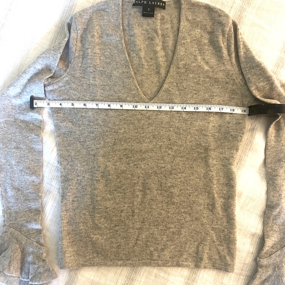 Ralph Lauren Black Label Cashmere V-Neck Sweater with ruffle sleeves. - Picture 4 of 8